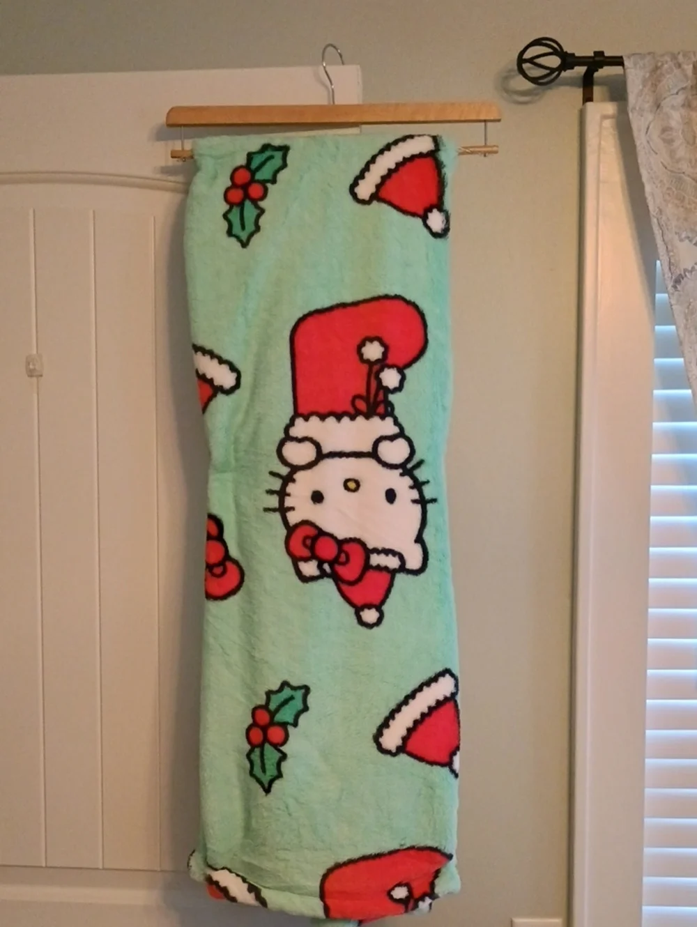 NWT Ultra Fine Faux Hello Kitty Throw - Mint Green with Red Holiday Print